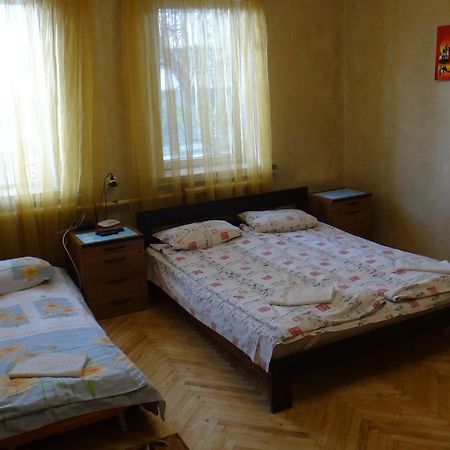 Apartment Near The Central Railway Station Kyiv Exterior photo
